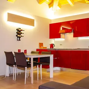 Apartament House Viola, Tirano